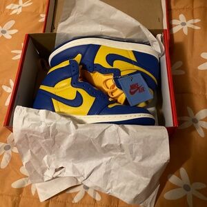 women’s shoes Nile Air 1 retro size 8 blue yellow hi top basketball 🏀